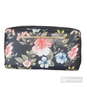 Steve Madden Large Floral zipper wallet